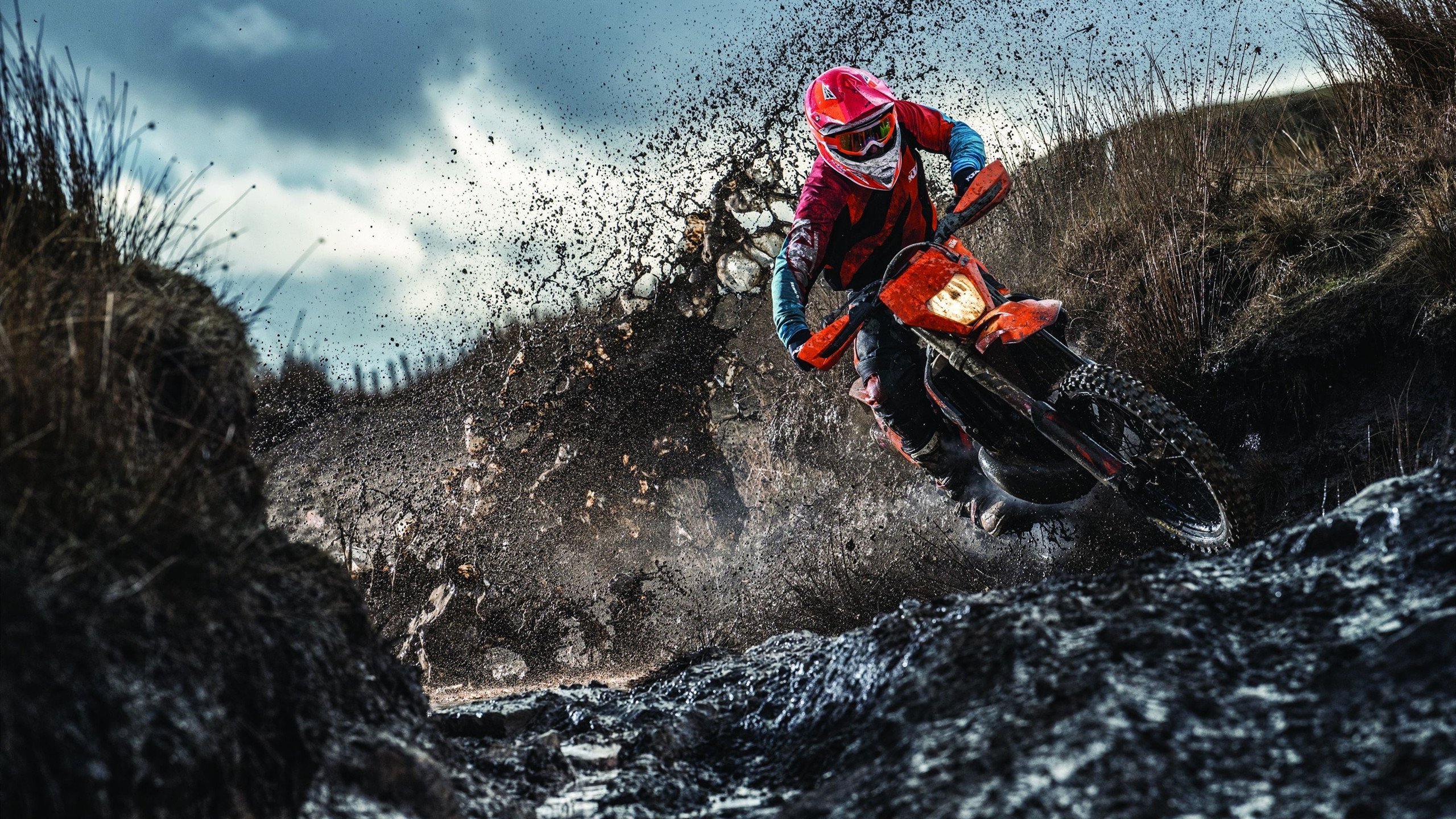 印度尼西亚骑手Nurstdinov Zayan Fatih在“Pink Polo”赛事中参加CSIJB障碍赛，展示出色骑术。